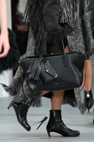 Look 90